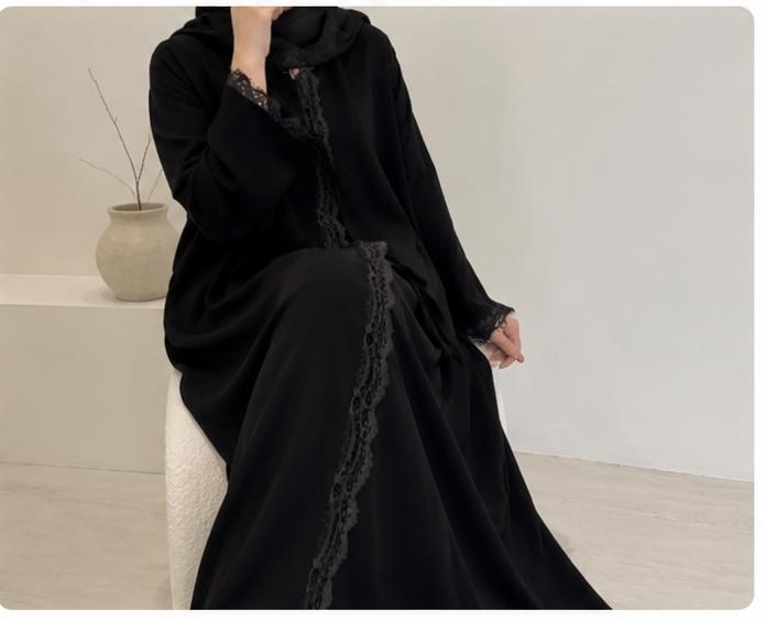 Elegant Black Lace Abaya | عباية سوداء أنيقة بتفاصيل الدانتيل